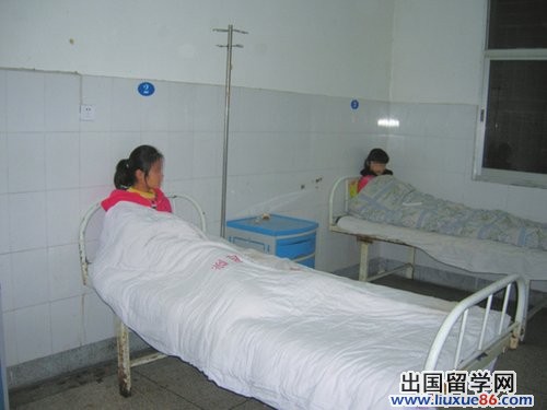 小学生服毒自杀 专家:莫给孩子随意贴标签