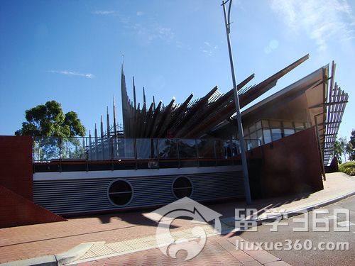 澳大利亚斯威本科技大学的专业学习模式针对高等教育学生设计