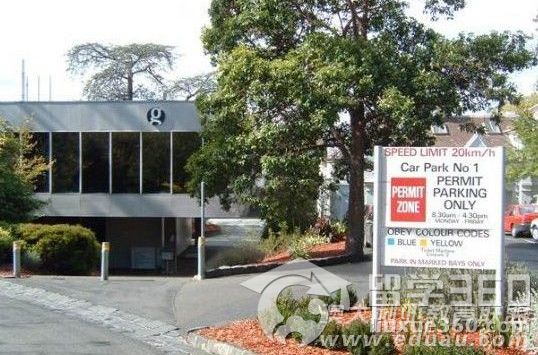 澳大利亚留学 迪肯大学以其历史悠久的典雅建筑被称为澳大利亚文化中心