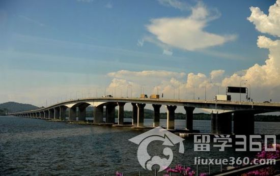 新加坡留学教育体系的优势在于双语政策