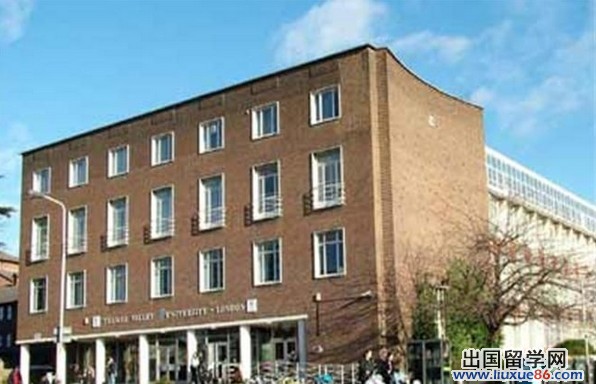 泰晤士河谷大学校园风光