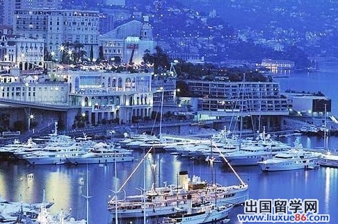 摩洛哥“寡妇”，男人们“成群疯抢”