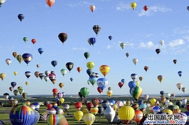 法热气球节408只气球升空破纪录