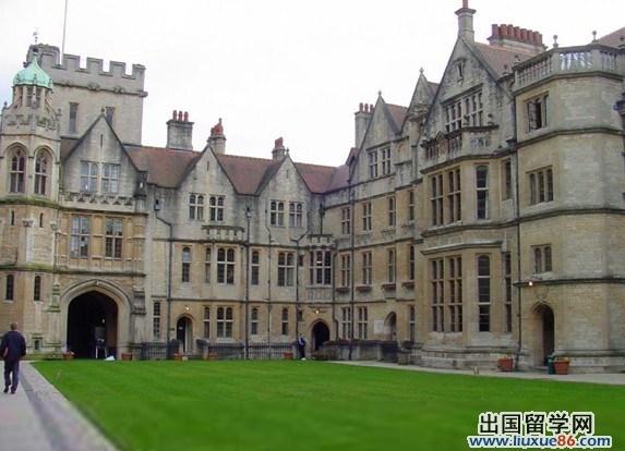 2014赴英国埃克塞特大学留学费用解析