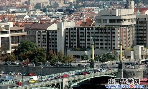 布拉格:捷克的首都和最大的城市