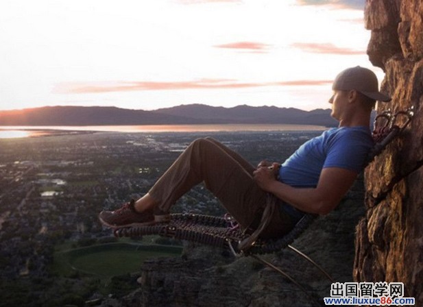 心跳加速：悬崖绳椅让你一览众山小