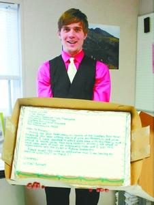 员工写在蛋糕上的辞职信