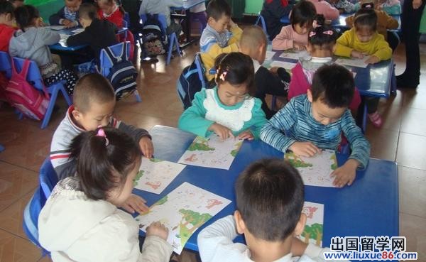 幼儿园中班美术教案