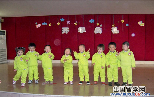 幼儿园秋季开学典礼主持词