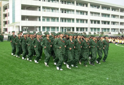 大学新生军训自我鉴定范文