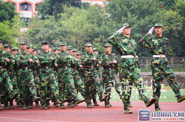 大学军训口号16字