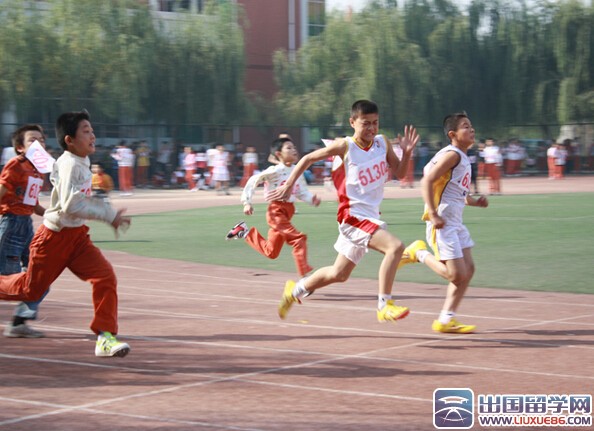 秋季运动会加油稿200字