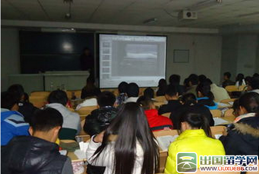 小学生安全教育主题班会教案