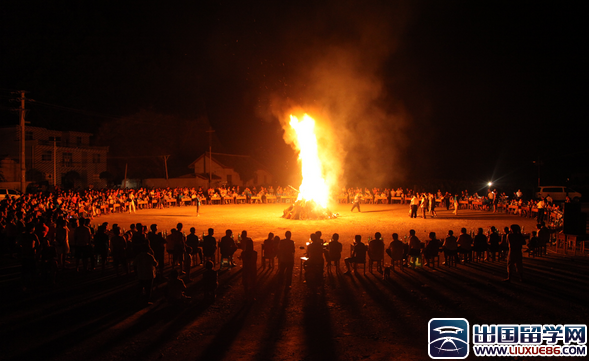 篝火晚会主持词开场白和结束语