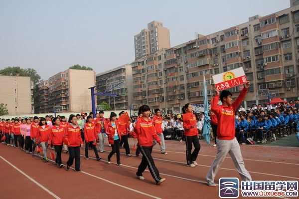 运动会班级入场解说词