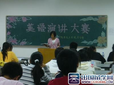 大学生英语演讲比赛主持词