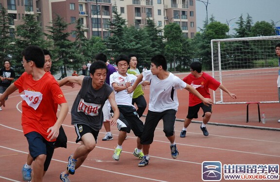 中学春季运动会广播稿