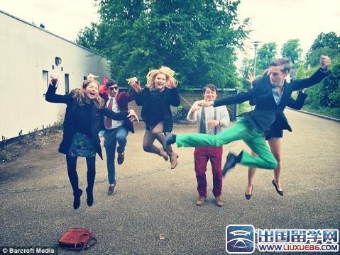 揭秘：剑桥女大学生贵族式奢华生活(组图)