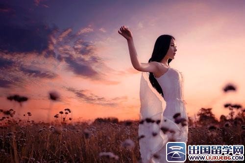 经典说说心情短语:爱,无声,只能用心默默聆听