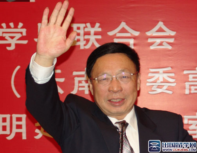 经典演讲稿:人怎么能不认识自己!