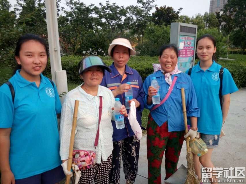 暑期社会实践活动心得：一杯水，一份情