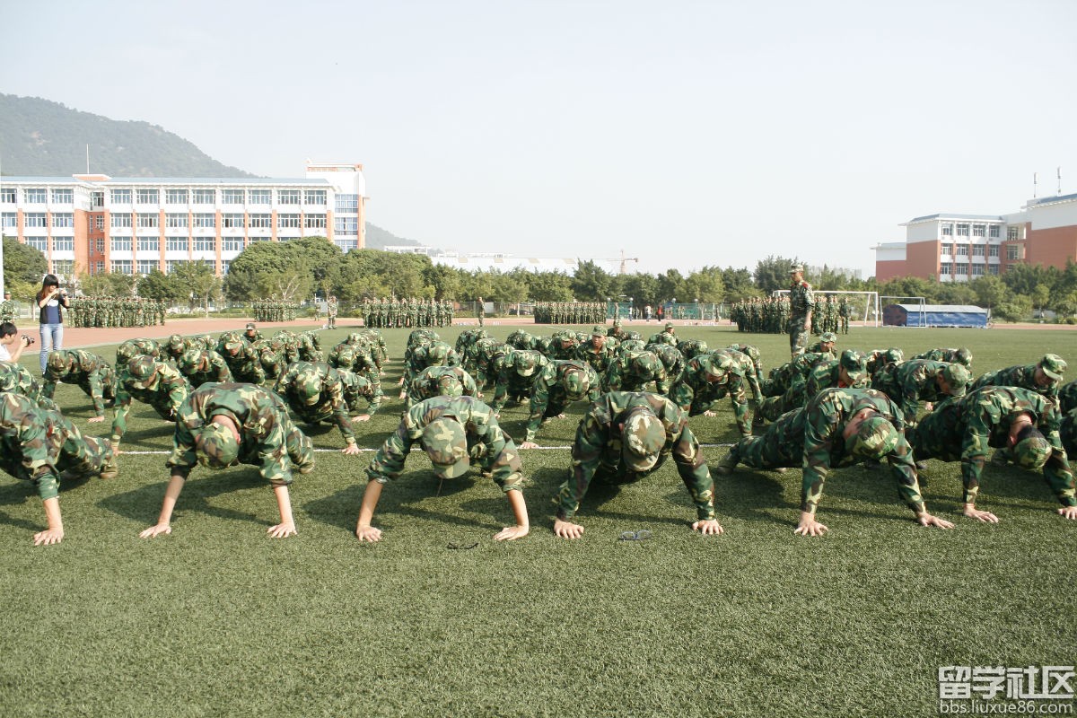 2016大学新生军训口号