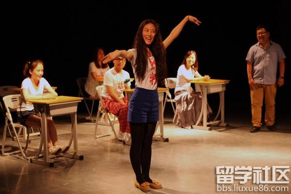 公司年会搞笑小品剧本《招聘》