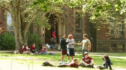 普通大学女生获新加坡香港录取大满贯