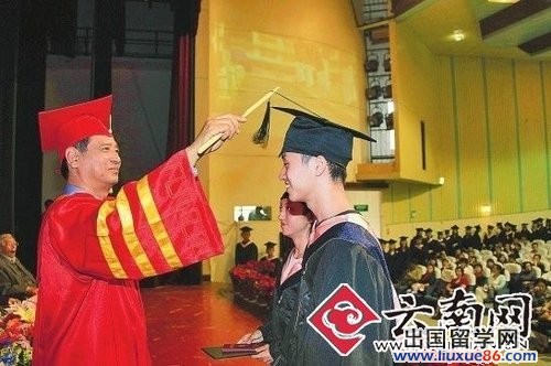 高校排行榜扎堆出炉互相掐架 学生质疑权威性