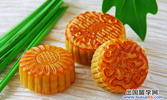 中秋节吃月饼的由来【中英文对照】